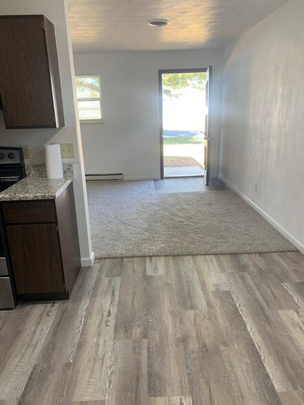 Building Photo - 150 E Back St