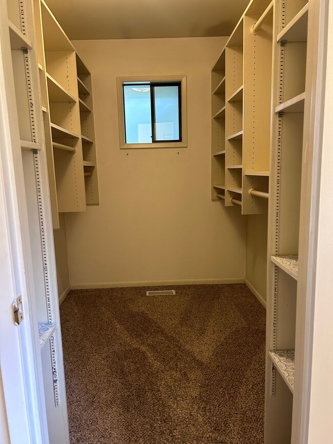 Building Photo - Southhill Duplex