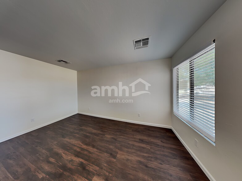 Building Photo - 729 W Firehawk Dr