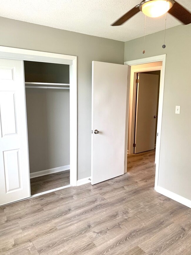 Building Photo - 208 State Line Rd