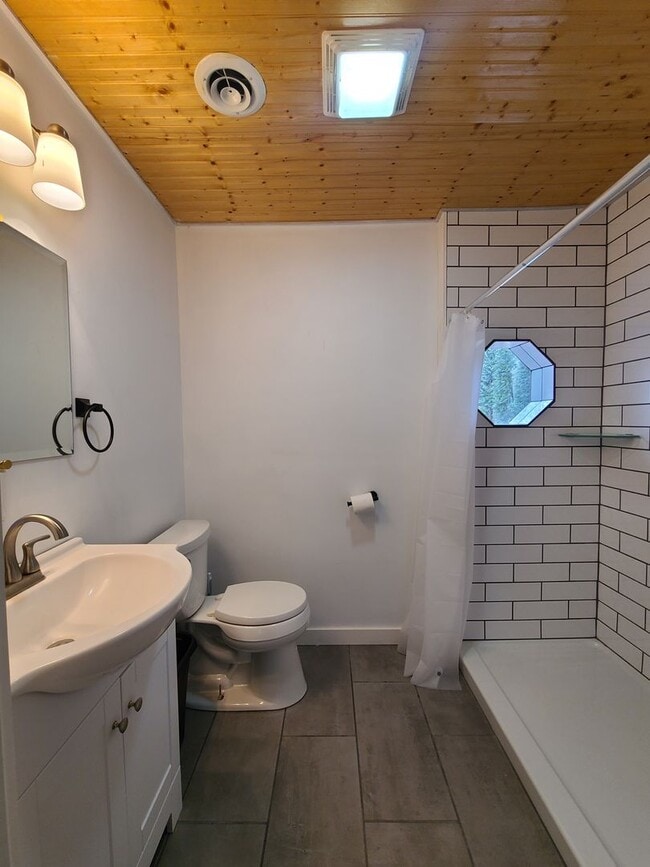 Building Photo - Charming Two Bedroom Ranch in Coloma