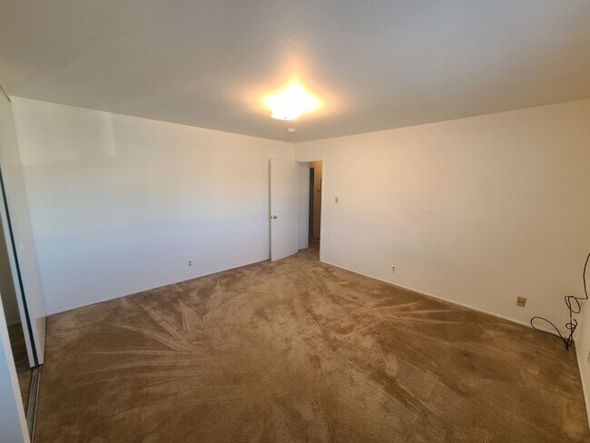 Building Photo - Your New San Leandro Home Awaits: 3-Bed, 1...