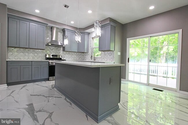 Building Photo - 7196 Dark Forest Dr