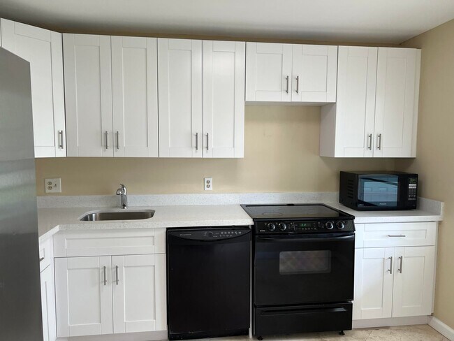 Building Photo - 8436 Cypress Ln