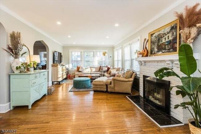 Building Photo - 398 Elmwood Ave