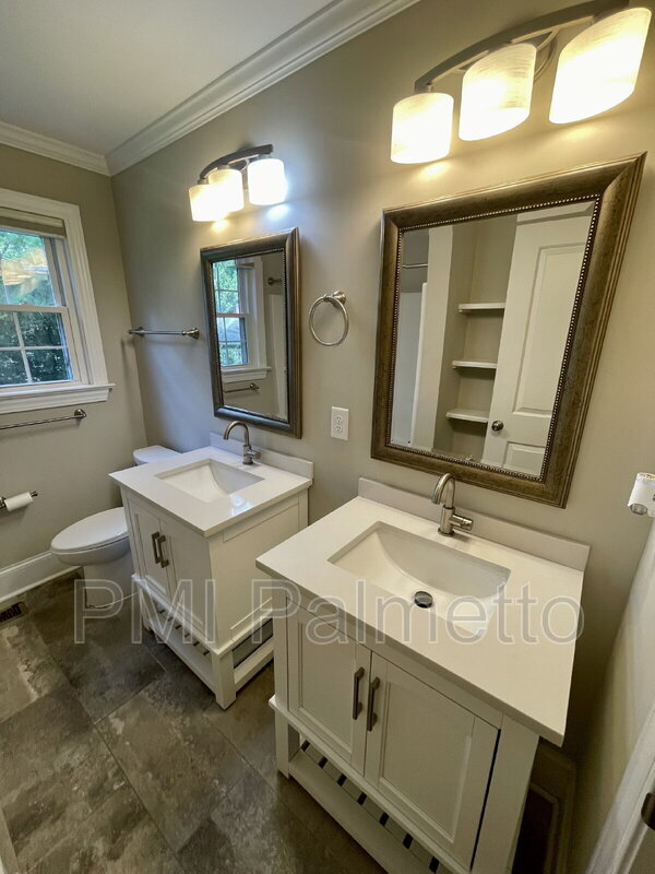 Building Photo - 746 Deerwood St