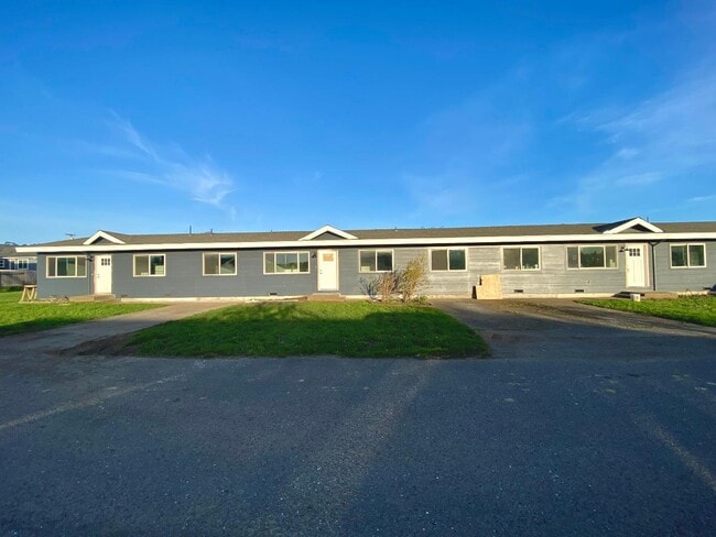 Building Photo - 3051 Hazel Ave