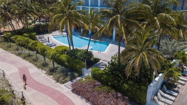 Building Photo - 6515 Collins Ave