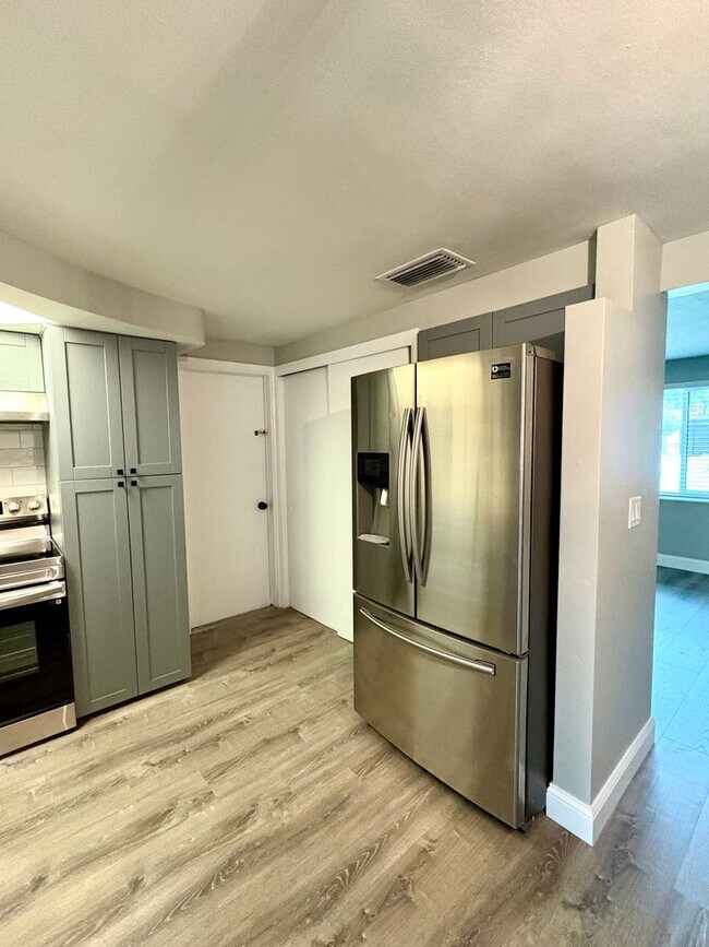 Building Photo - Fully Remodeled Beautiful Home with Bonus ...