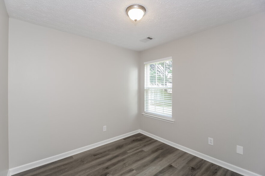Building Photo - 143 Oak Grove Pl