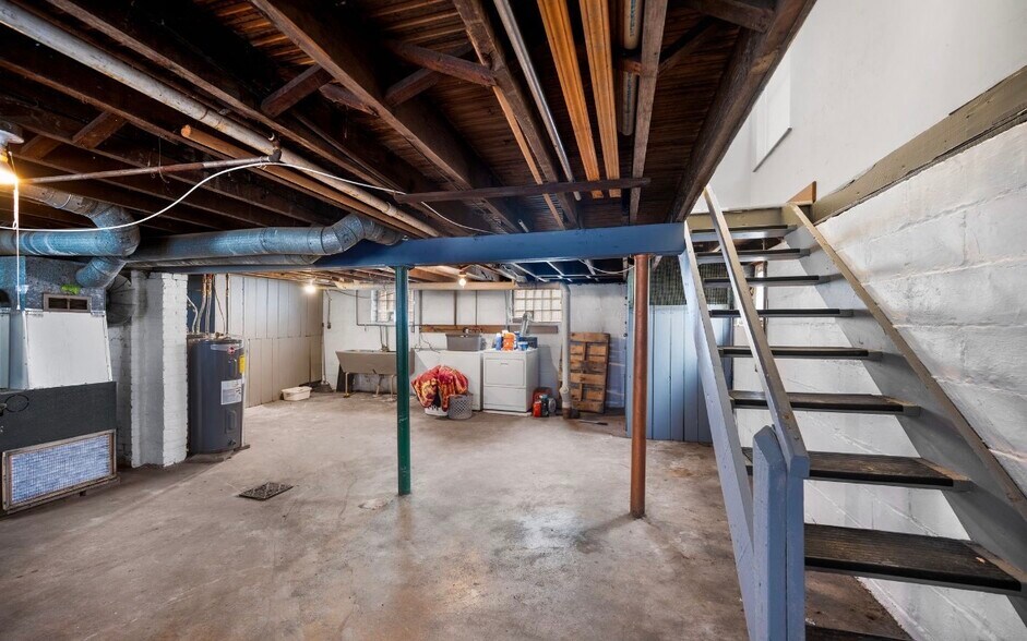 Building Photo - 2026 Dowd Ave