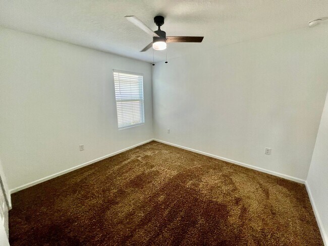Building Photo - Beautiful 3 Bed, 2 Bath Rental Home – Mode...