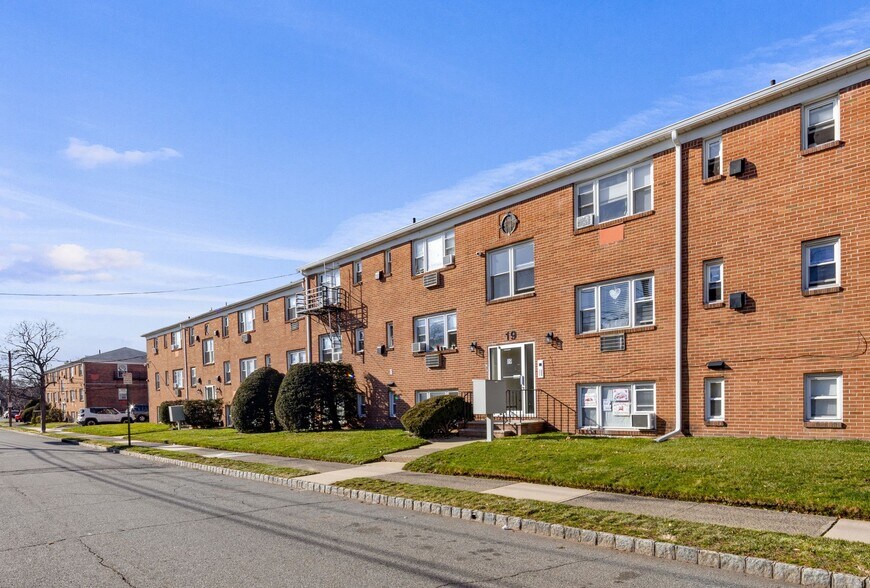 Building Photo - Brighton Court Apartments