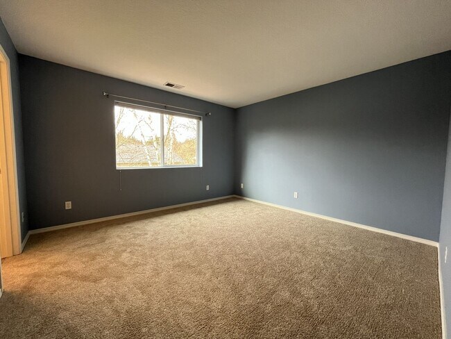 Building Photo - Inviting Two-Story 3BR Home Featuring Gas Range, Walk-In Closet, and Built-In Deck Seating