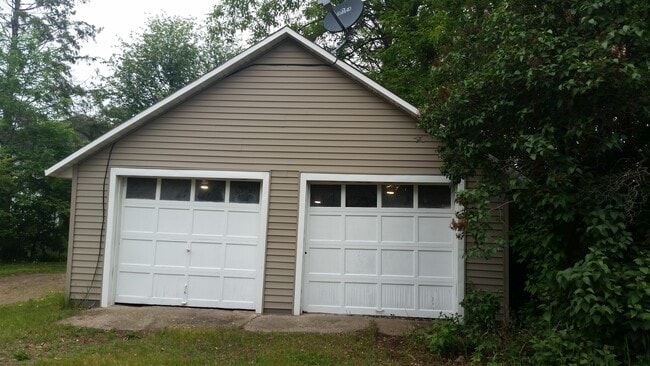 Building Photo - 2 Bedroom 1 bath house