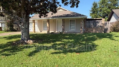 Building Photo - 2133 Baywood Dr