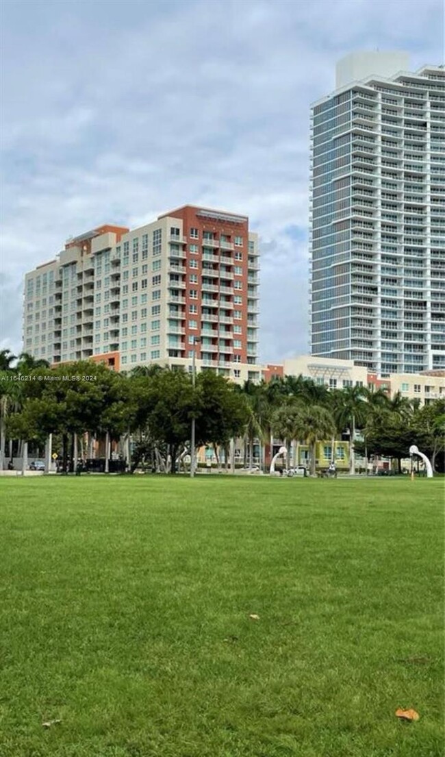 Building Photo - 2000 N Bayshore Dr