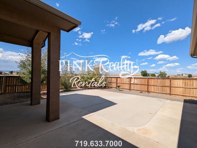 Building Photo - 1325 N Challenger Pl