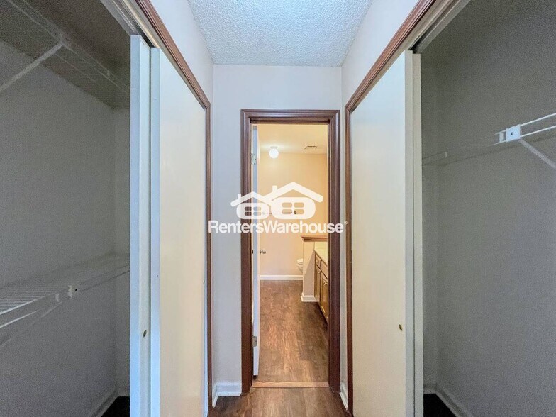 Building Photo - 521 Brisa Dr