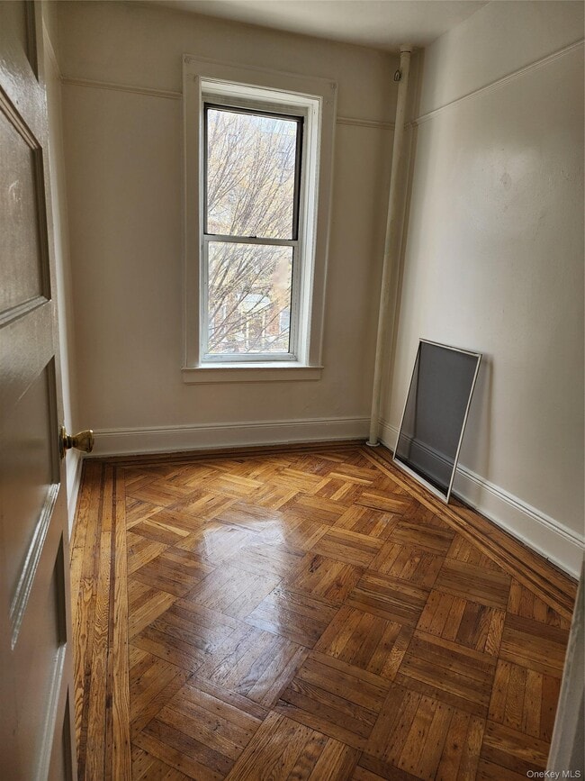 Building Photo - 47-12 39th Pl