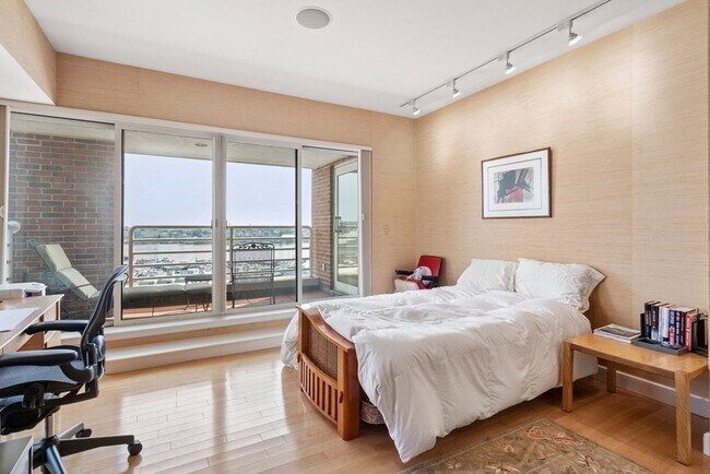 Building Photo - 197 8th St