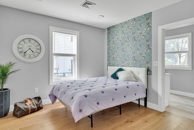 Building Photo - 19 Plymouth St