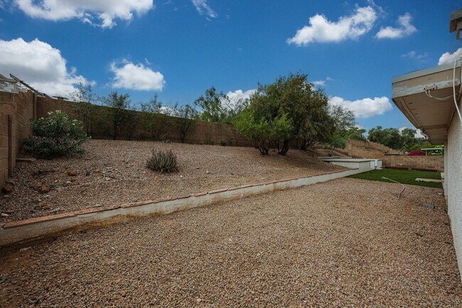 Building Photo - 2851 E Acoma Dr