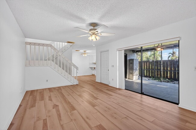 Building Photo - 3004 SE Round Table Dr