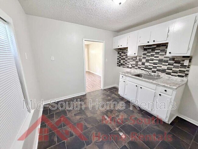 Building Photo - 2622 Whitman Ave