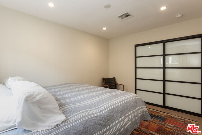 Building Photo - 4114 Edenhurst Ave