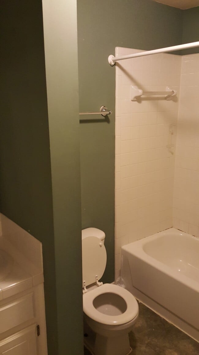 Building Photo - 1901 E Lindsey St