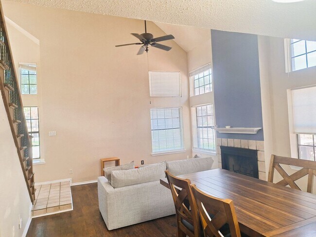 Building Photo - 408 Santa Fe Trail