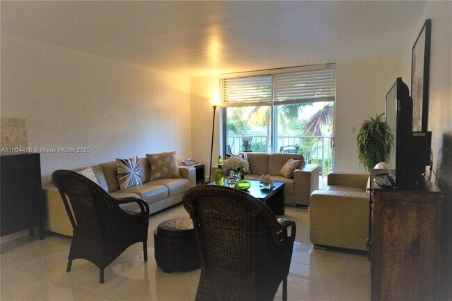 Building Photo - 210 Seaview Dr