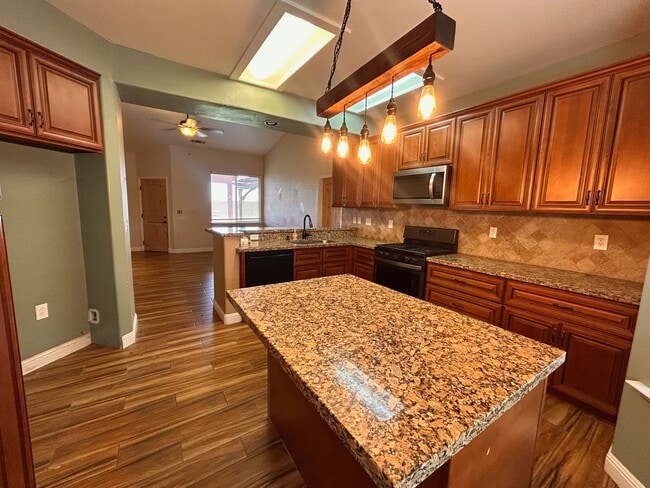 Building Photo - Nice house for rent in Farmersville