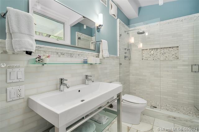 Building Photo - 8845 School House Rd