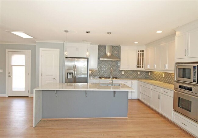 Building Photo - 1131 Milmar Dr NW