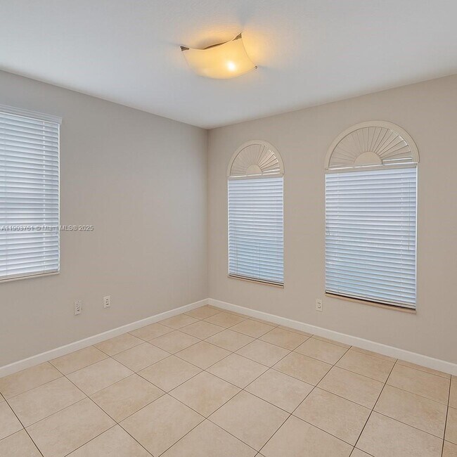 Building Photo - 2417 SE 14th St