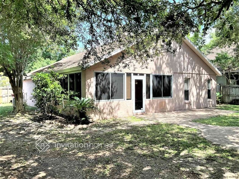 Building Photo - 3620 Seminole Dr