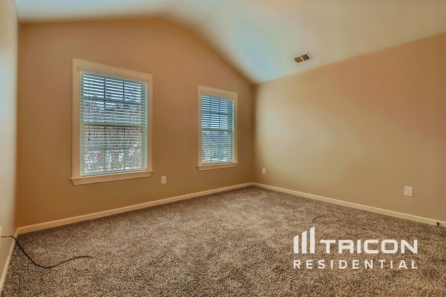 Building Photo - 216 Fannin Ln