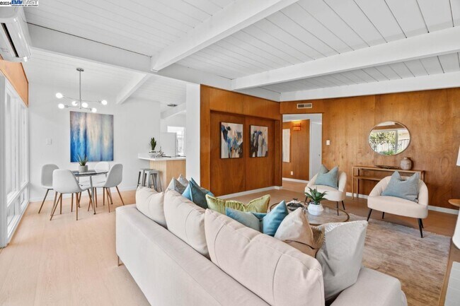 Building Photo - 801 Richmond Ave