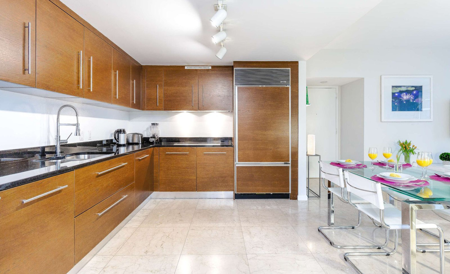 Building Photo - 485 Brickell Ave