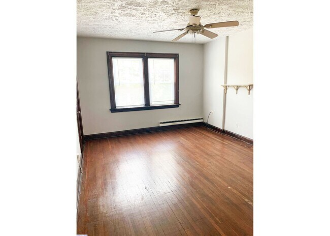 Building Photo - 415 Probasco St