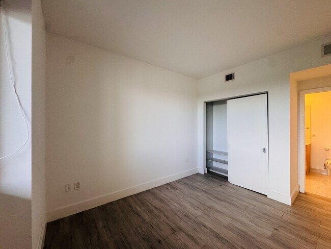 Building Photo - 16385 Biscayne Blvd