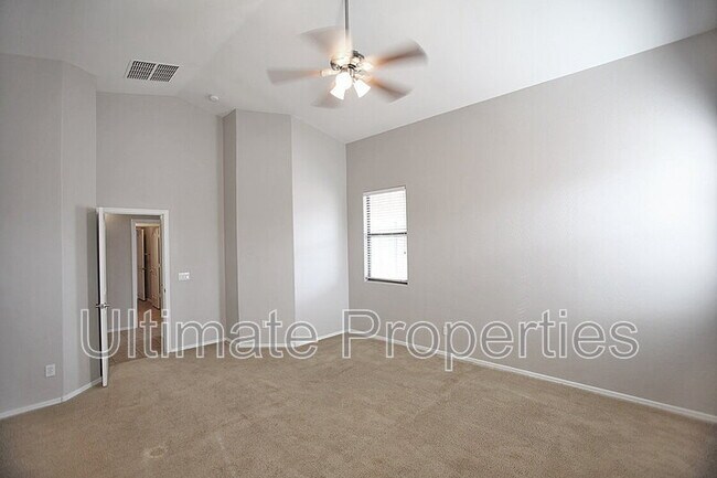 Building Photo - 10151 W Hilton Ave