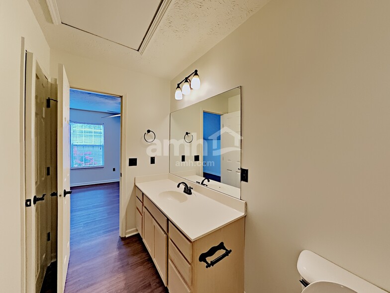 Building Photo - 126 Walton Village Dr