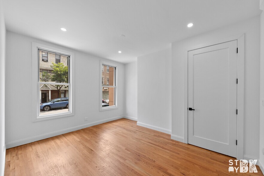 Building Photo - 275 Nassau Ave