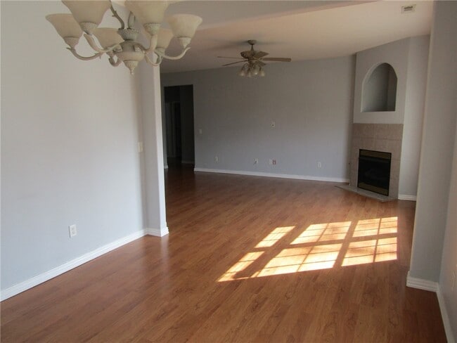 Building Photo - 2204 W Sunset Dr