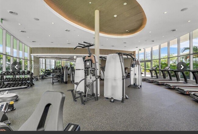 Building Photo - 700 NE 24th St