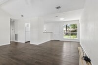 Building Photo - 2504 Ewell Dr