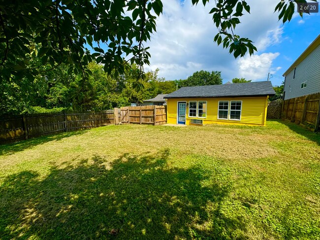 Building Photo - 924 Spain Ave